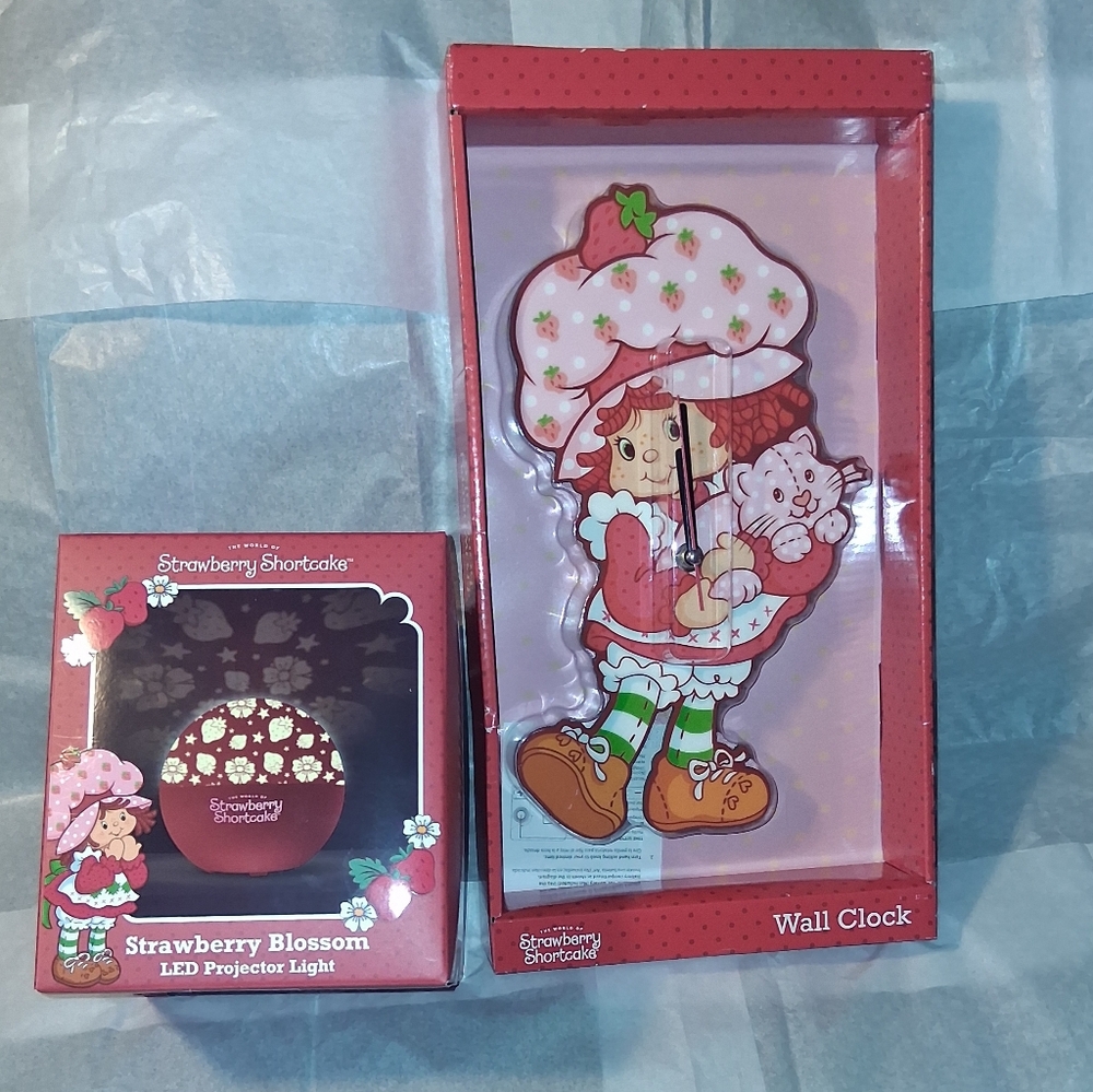 Strawberry Shortcake Wall Clock & Led Light Brand NEW!